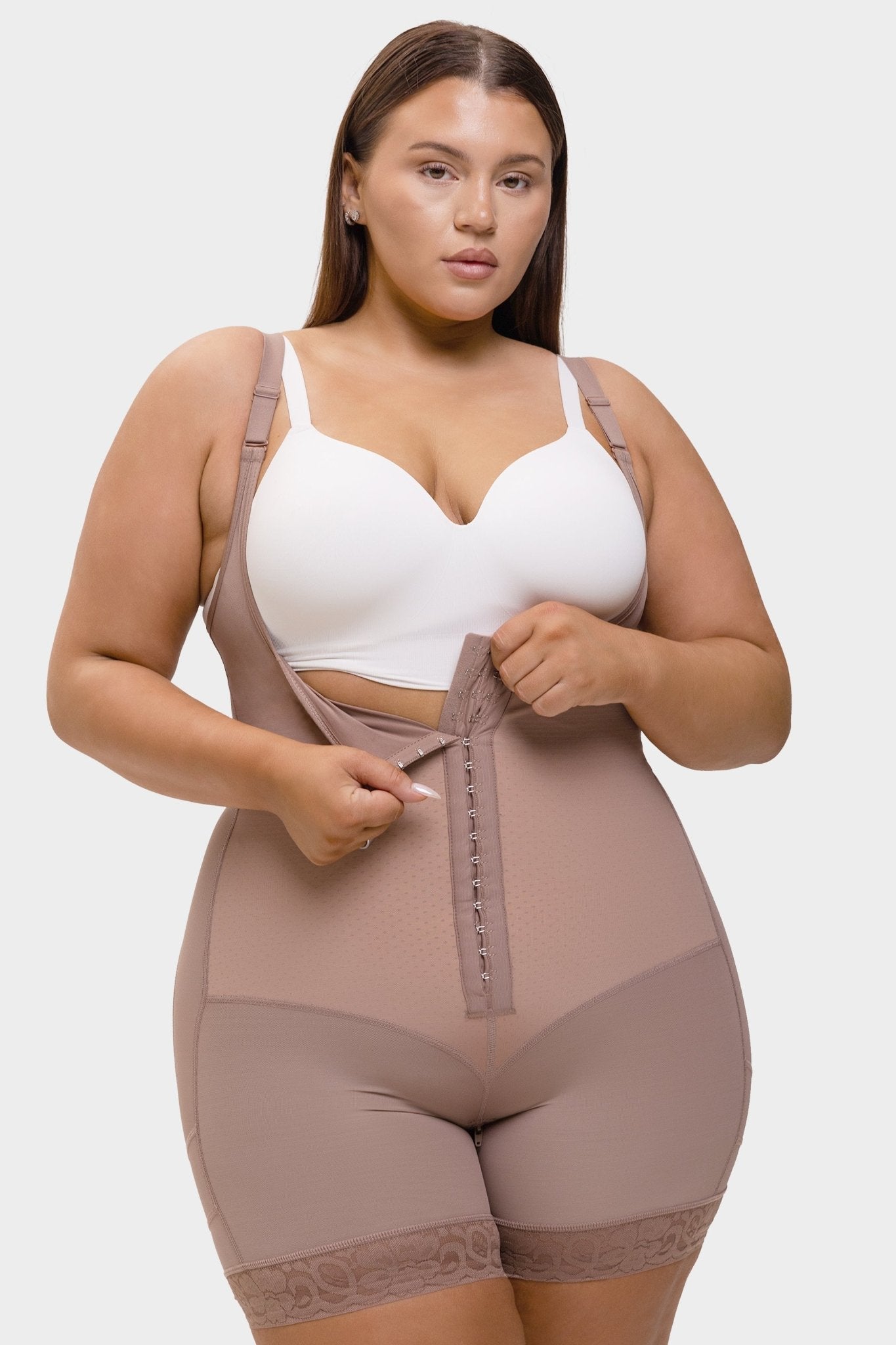 Felicia Short Powernet® - Ademende Latex Body met Open Borst, Buikcontrole en Stevige Compressie Shapewear.